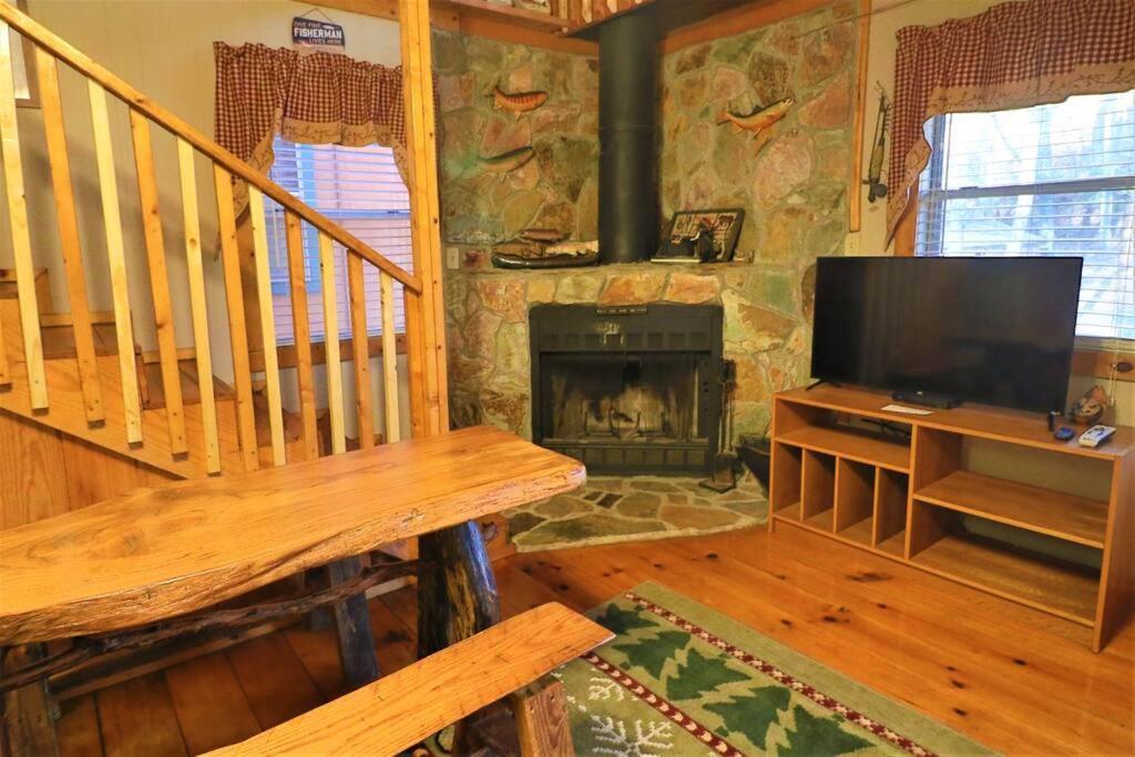 Cute Cabin Creek & Firepit #12 海伦 外观 照片