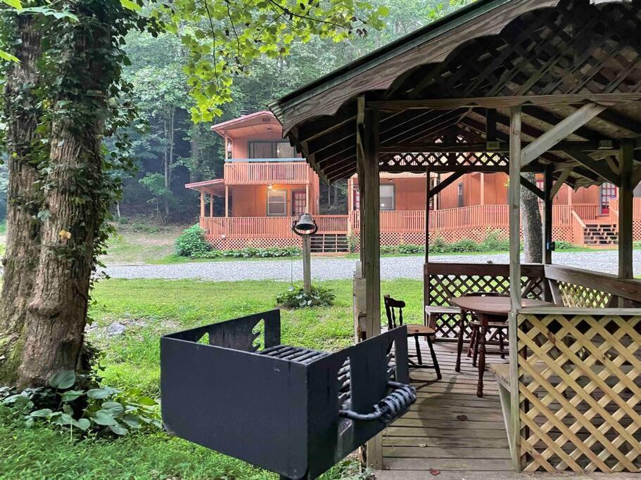 Cute Cabin Creek & Firepit #12 海伦 外观 照片